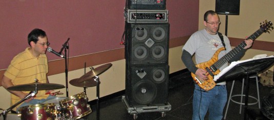 2009-01-12_0816_larryondrumswithkevin1