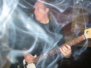 Bijll is a smoking bassist